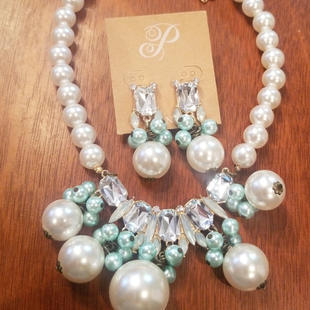 Plunder necklace and earring set